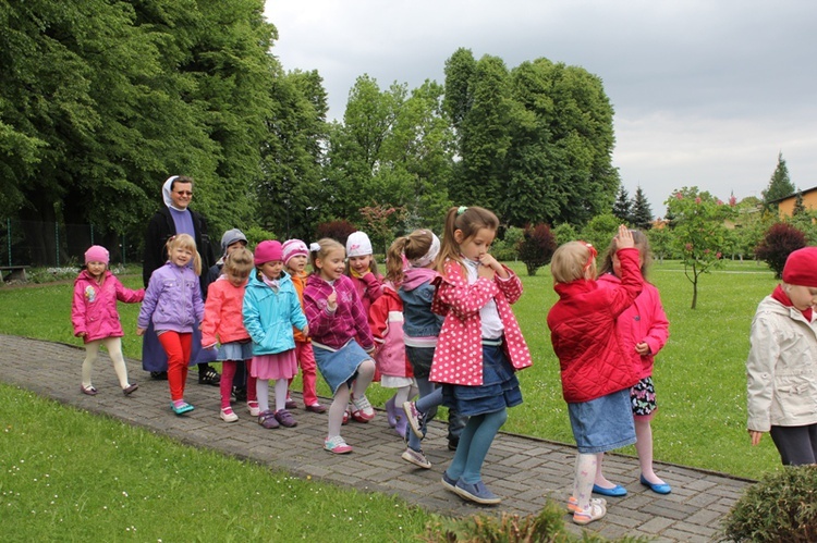 Dom i przedszkole w Hałcnowie