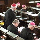 "Plaga rozwodów biskupów z diecezjami"