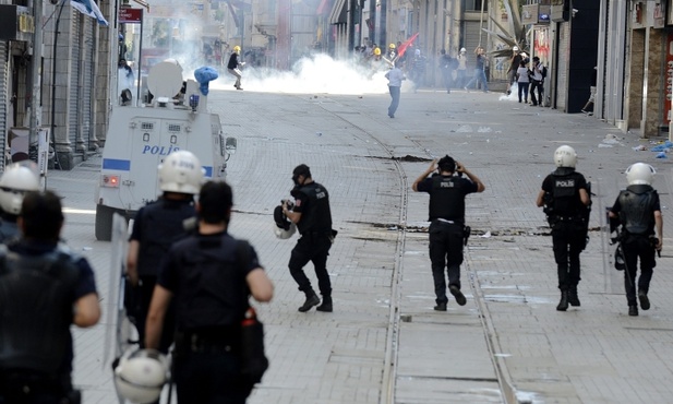 Turcja: demonstracje trwają