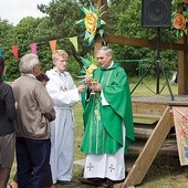  Piknik rozpoczęła Msza św. na rymańskim stadionie