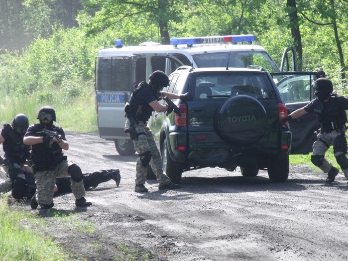 Sprawcy napadu zostali zatrzymani. Na szczęście to tylko ćwiczenia służb mundurowych