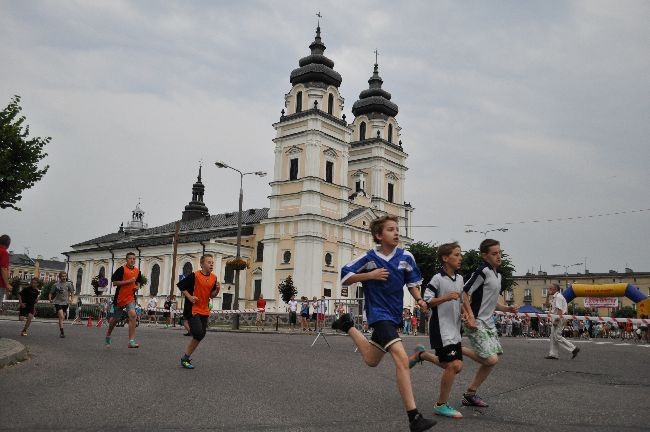 W biegu ulicznym wzięli licznie udział młodzi mieszkańcy Mławy