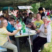  Na gości czekały suto zastawione stoły