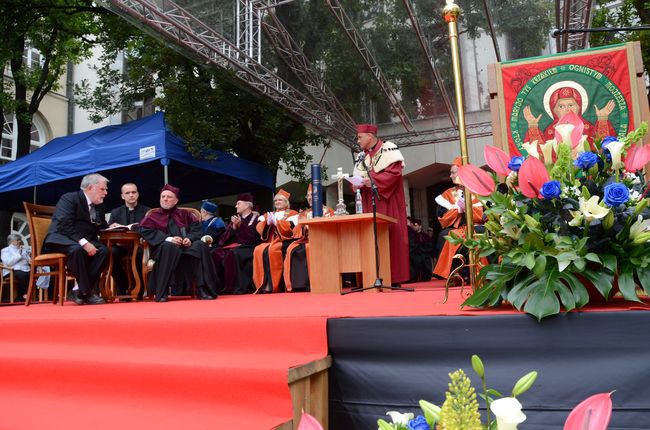 Kiko Argüello doktorem honoris causa KUL