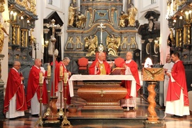 Msza św. w łowickiej bazylice katedralnej w uroczystość świętych apostołów Piotra i Pawła