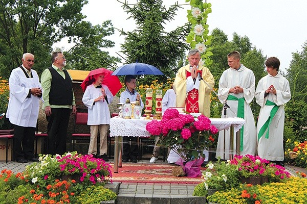 Deszcz nie przeszkodził w celebrze