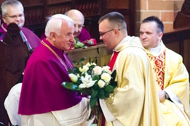 W tym roku wspólnota cieszyła się ze święceń ks. Adama Brończyka. Grupa parafian wybrała się nawet do olsztyńskiej katedry, by razem z nim przeżywać te piękne chwile