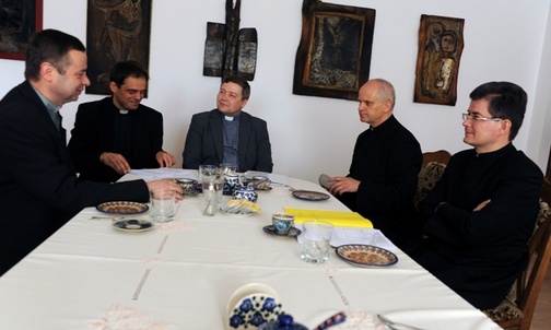 Zanim komisja z KUL przeprowadziła egzamin, spotkano się na rozmowie w rektoracie radomskiego seminarium