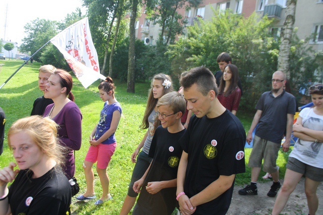 Bez płaszcza ani sandałów