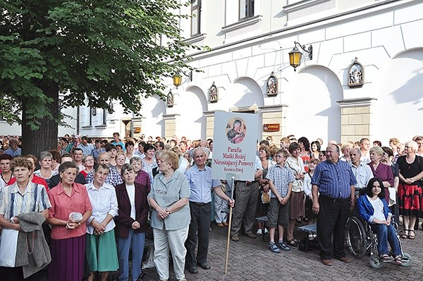  Ocenia się, że około 80 tys. pielgrzymów odwiedziło tuchowskie sanktuarium podczas odpustu