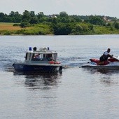 Mundurowi mają do dyspozycji m.in. łodzie motorowe i skutery