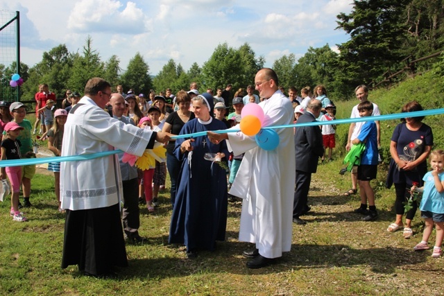 Otwarcie kompleksu boisk w ośrodku Caritas w Szczyrku