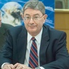 George Weigel (ur. 1951) amerykański pisarz, teolog, biograf papieża Jana Pawła II, członek waszyngtońskiego Ethics and Public Policy Center