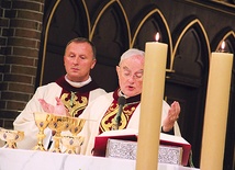  Wierni diecezji praskiej wspierali swojego pasterza