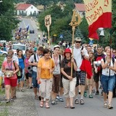 W grupie panuje niepowtarzalna atmosfera studenckich rekolekcji w drodze