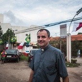 Padre Roberto, czyli ks. Robert Chrząszcz, proboszcz parafii Santa Luzia 