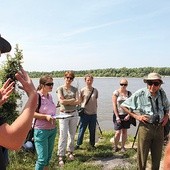  Podczas spaceru konsultacyjnego urzędnicy chcieli dowiedzieć się, jak wyposażyć w infrastrukturę punkty obserwacji ptaków