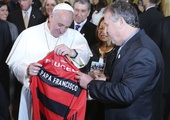 Papież pobłogosławił flagi olimpijskie