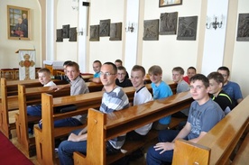 Uczestnicy rekolekcji powołaniowych w seminaryjnej kaplicy