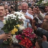 Powrót Nawalnego z więzienia do Moskwy (na zdjęciu powitanie na Dworcu Jarosławskim) stał się wstępem do jego walki o urząd mera stolicy Rosji, która rozstrzygnie się 8 września. 