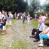 Uczestnicy rekolekcji na górskiej wyprawie