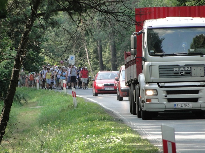 68. Pielgrzymka Rybnicka -dzień 3. - droga z Miasteczka Śl. do Miotka