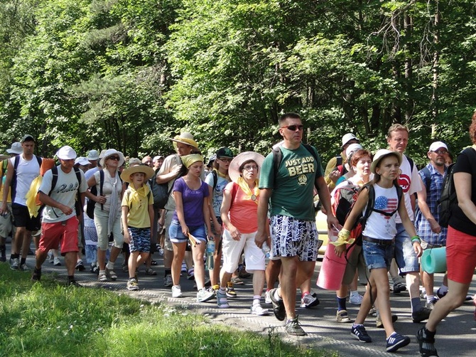 68. Pielgrzymka Rybnicka -dzień 3. - droga z Miasteczka Śl. do Miotka