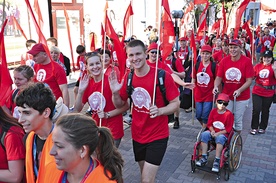 Entuzjazm i radość pierwszego dnia, mimo tegorocznego skwaru, nie opuszczały pielgrzymów na całej trasie