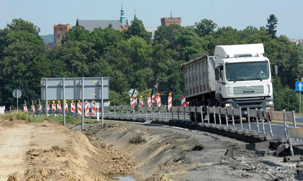 Tranzyt wciąż niszczy