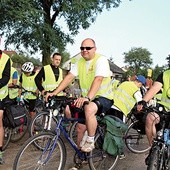 – Czujemy wewnętrzną radość i satysfakcję z tego wspólnego wyjazdu. To rekolekcje w drodze połączone z odpoczynkiem – mówili pątnicy na rowerach