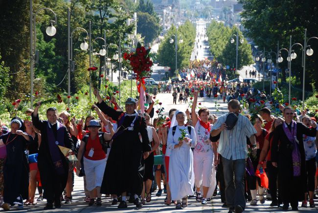 Pielgrzymi u stóp Matki