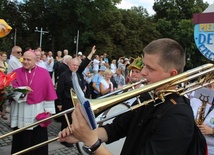 Czechowccy pielgrzymi wchodzili na Jasną Górę z orkiestrą