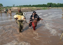 Pakistan: Caritas pomaga powodzianom