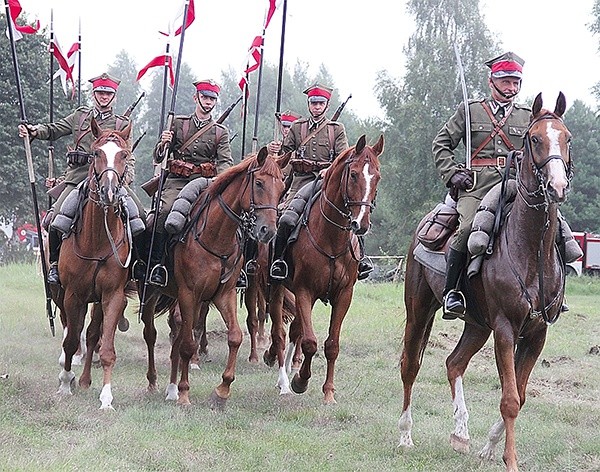 Jedną z atrakcji zlotu był pokaz oddziału ułanów w barwach 15. Pułku Ułanów Poznańskich