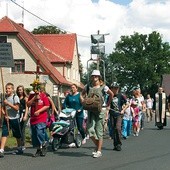 Pielgrzymi z Namysłowa oraz Mąkoszyc z dwóch stron przybyli  do Królowej z Otyni