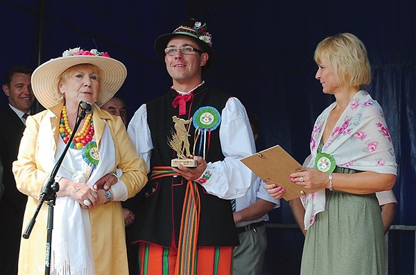 Ignacy Duda otrzymał tytuł Boryny Roku 2013. Na scenie spotkał się z Jagną – Emilią Krakowską