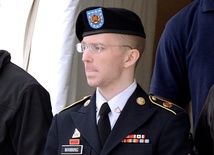 Ułaskawią Manninga, bo jest gejem!?