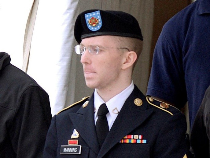 Ułaskawią Manninga, bo jest gejem!?