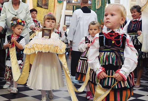  Dla opocznian, co pokazują już najmłodsi, folklor i związana z nim tradycja nie jest passé P