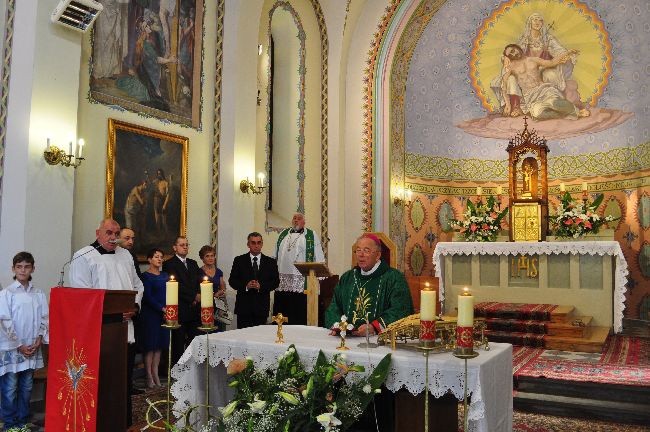 – Módlcie się za nami, abyśmy doszli tam, gdzie wy jesteście – modlił się bp Marcinkowski przy relikwiach błogosławionych