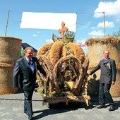  Korona dożynkowa z sołectwa Glinica w powiecie lublinieckim