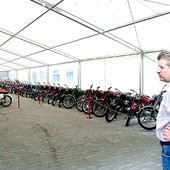  Wojciech Bury prezentuje wystawę motocykli 