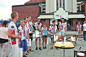  Na powitanie w Pyskowicach na uczestników wyprawy czekał tort