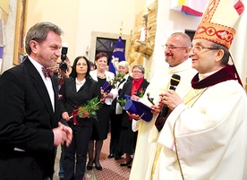  Stanisław Szuflak w tym roku otrzymał nagrodę „Człowiek Człowiekowi”. Jego wyróżnienie i postawa pokazują, że z nałogiem da się wygrać i żyć na nowo, pomagając innym 