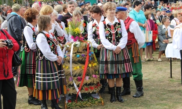 Każdy wieniec dożynkowy został "ośpiewany"