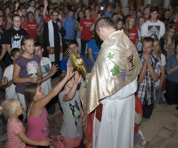 Słupsk: Adoracja podczas Wieczoru Chwały