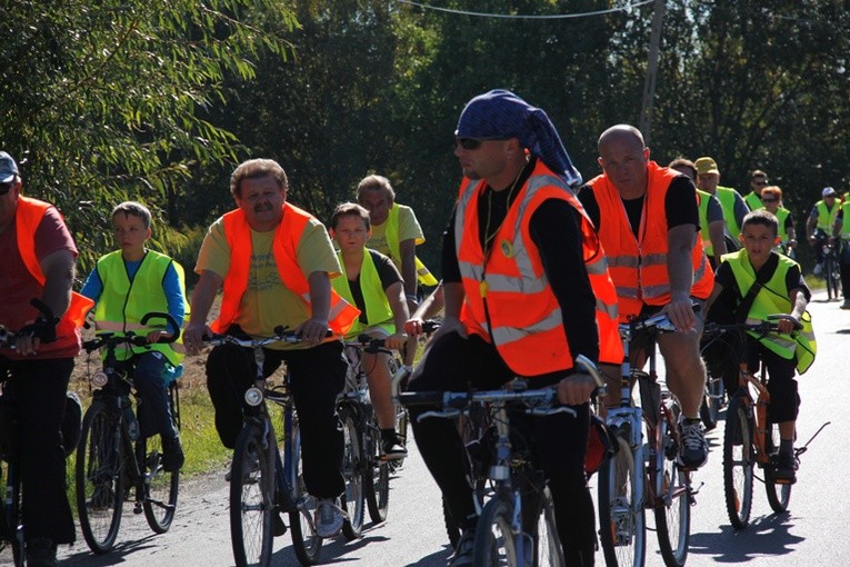 W jubileuszowym rajdzie wzięło udział ponad 450 cyklistów