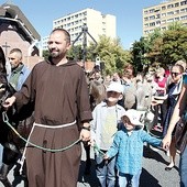 Orszak zapraszał do wspólnego, parafialnego świętowania