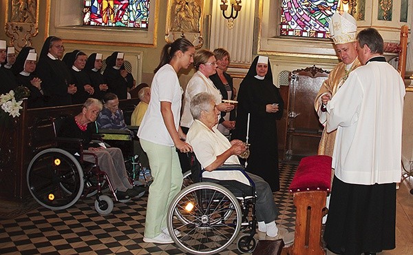 Eucharystii z udziałem sióstr elżbietanek, pacjentów i gości przewodniczył bp Piotr Greger 