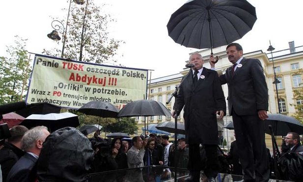 PiS demonstrowało przed kancelarią premiera